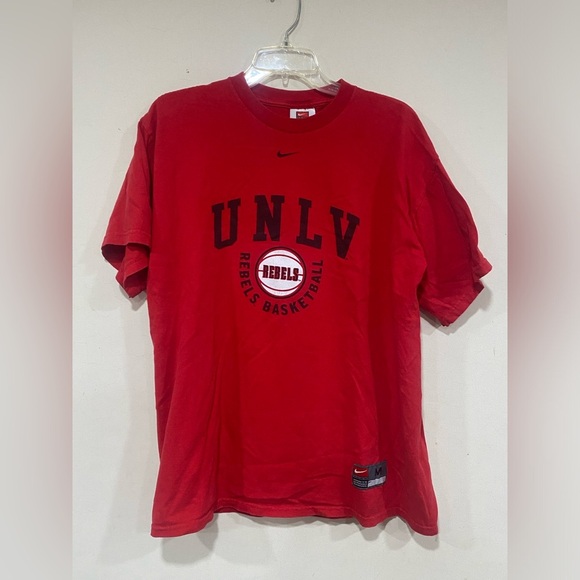VINTAGE UNLV Rebels Basketball Nike Center Swoosh Tee Size Medium Red - Picture 1 of 4